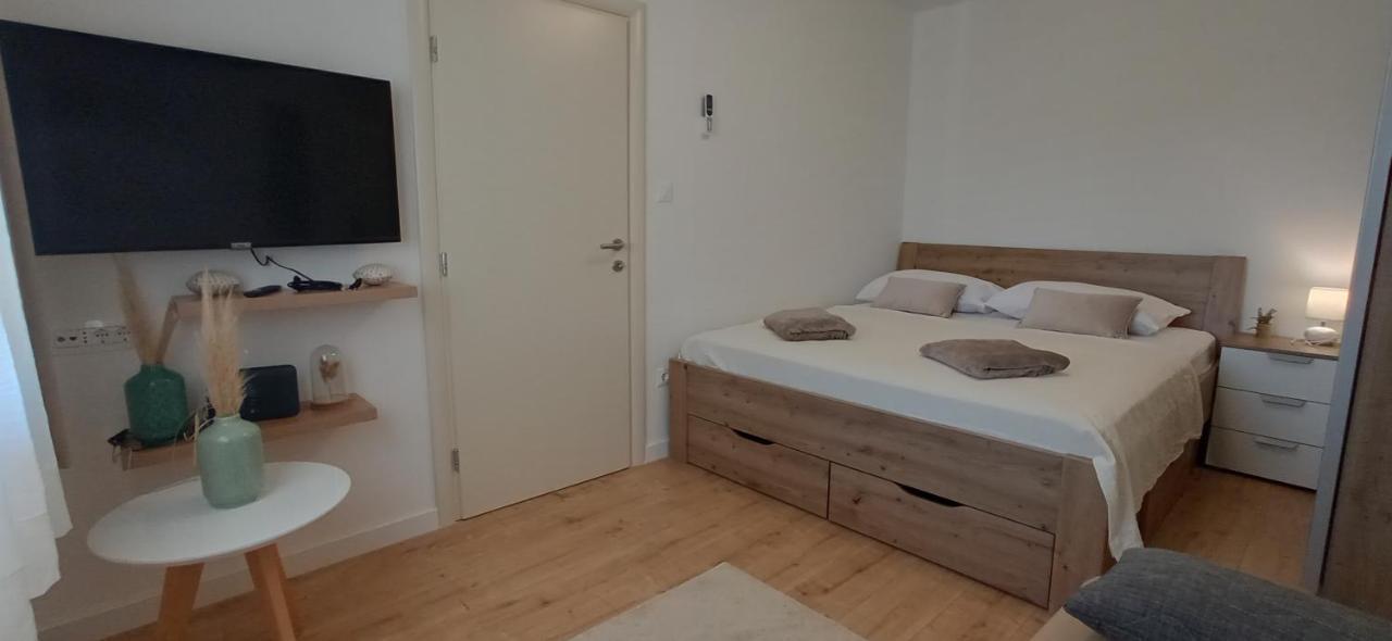 Holiday Home Peran Grebaštica Eksteriør billede